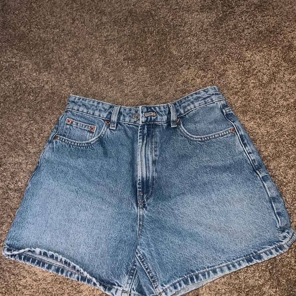 Zara Women's Light Blue Jean Shorts. 5 inch inseam.
